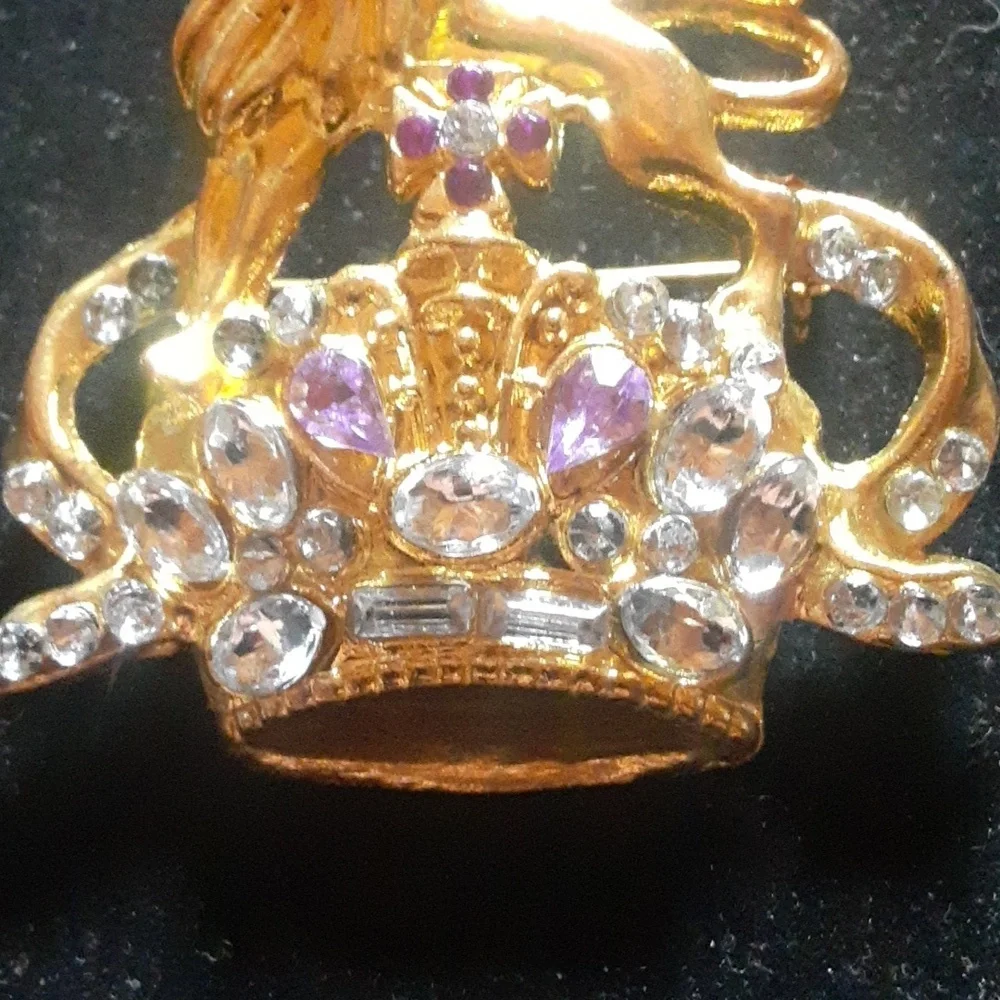 Gold Tone and Purple Lion Crown Brooch